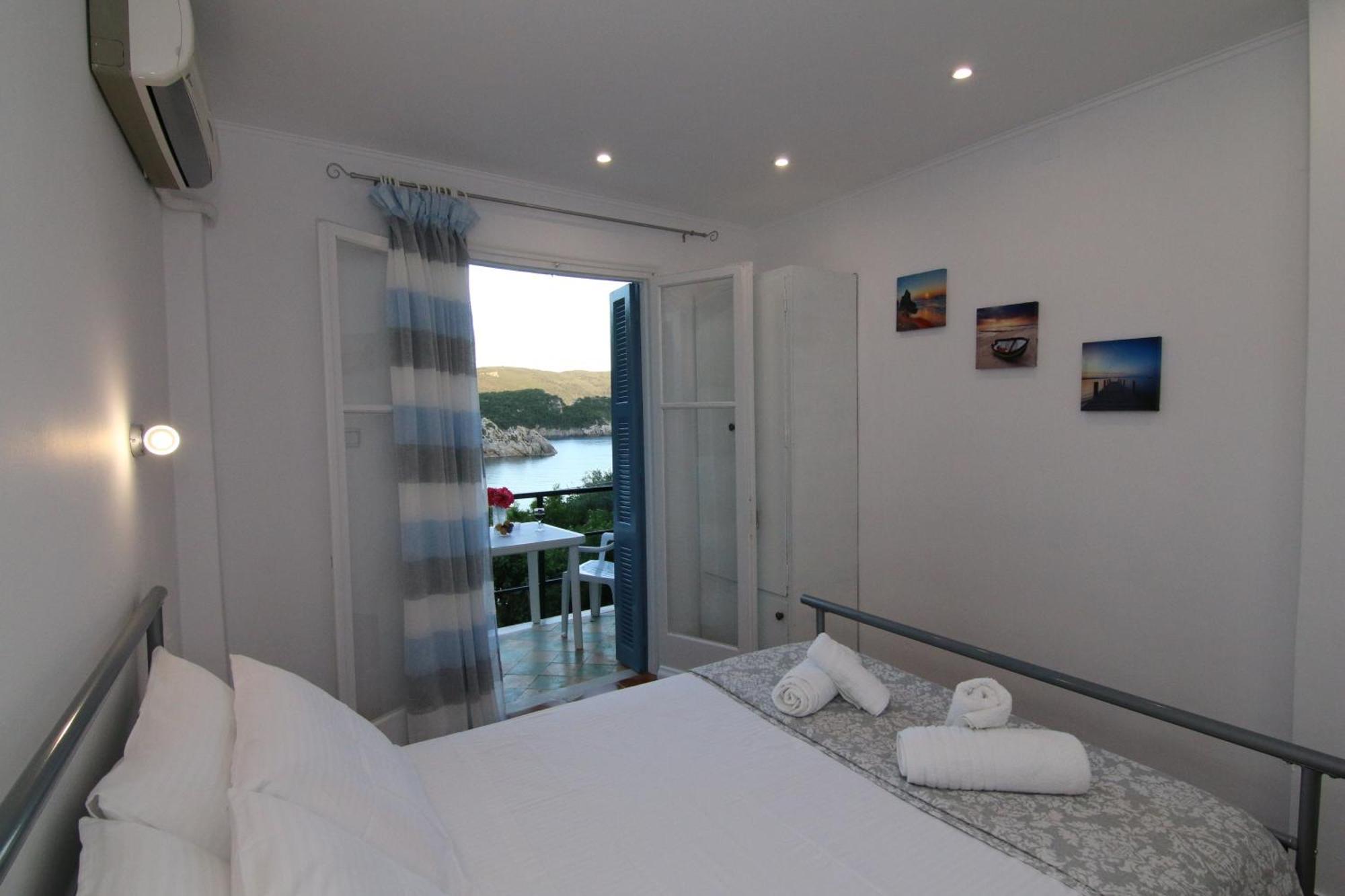 Sea Breeze Apartment Палеокастрица Екстериор снимка