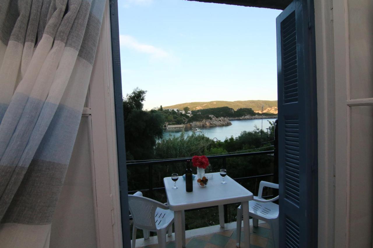 Sea Breeze Apartment Палеокастрица Екстериор снимка