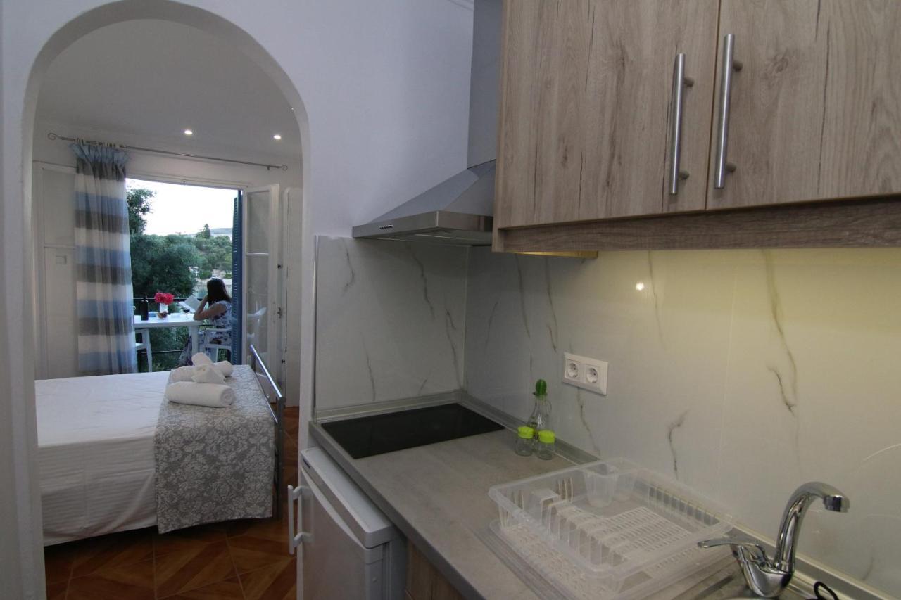 Sea Breeze Apartment Палеокастрица Екстериор снимка
